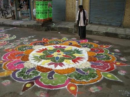 Kæmpe Holi Rangoli Design