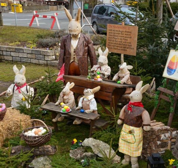 pääsiäissuihkulähde frankian Sveitsi perinne pääsiäismunat pääsiäispuput
