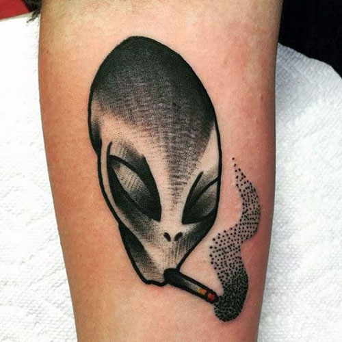 Bedste Alien Tattoo Designs 10