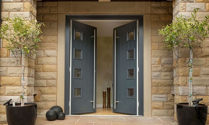 Moderne bagdørdesign