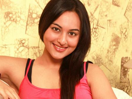 Sonakshi Sinha uden makeup 9