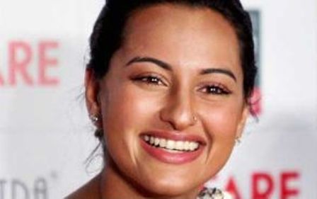 Sonakshi Sinha uden makeup 6