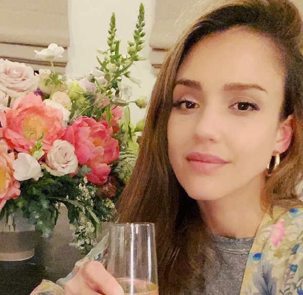 Jessica alba hosszú frizurák