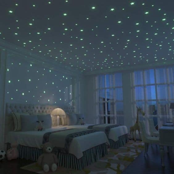 Stjerner til loft til børns soveværelse