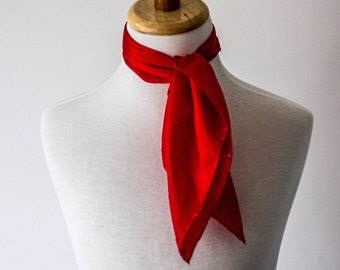 Rød halstørklæde