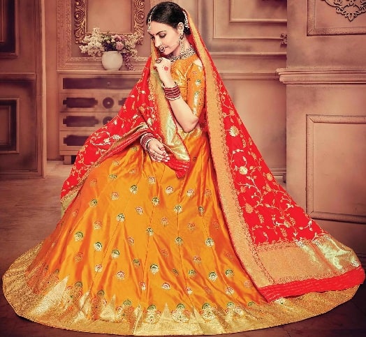 Orange og rød Lehenga