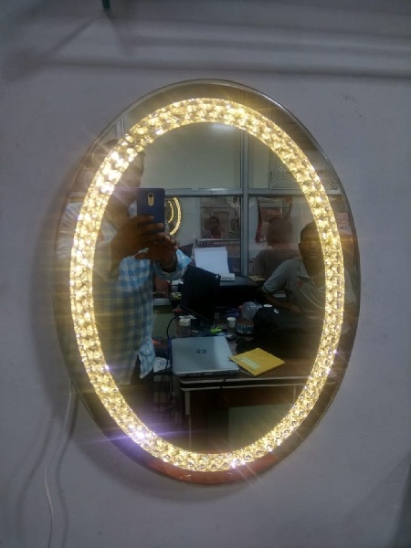 ovális alakú tükrök