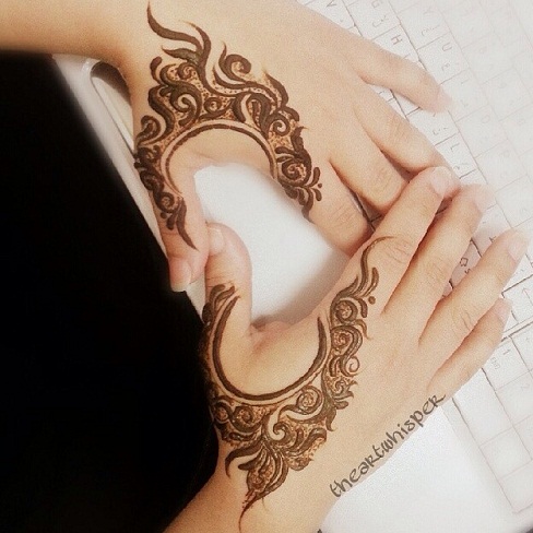 Görbevonal Egysoros Mehndi Design