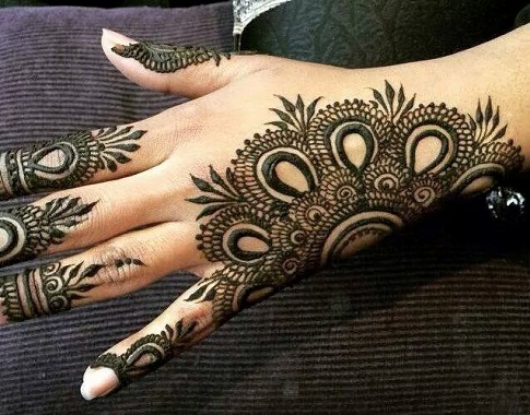 Modern típusú egysoros Mehendi Design