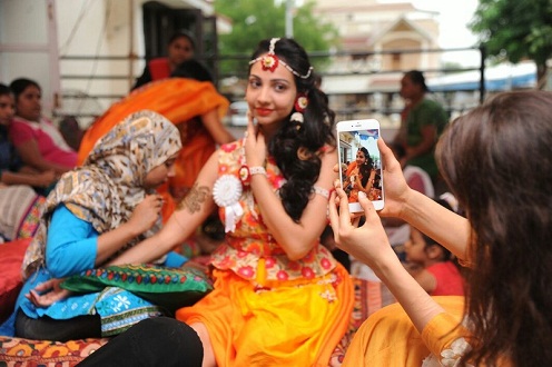 Famina Mehndi -kunstner i Ahmedabad