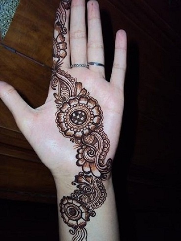 Flower Mehndi Design til Raksha Bandhan