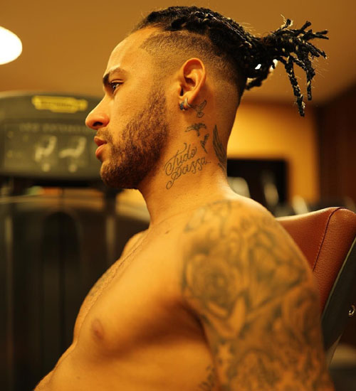 Neymar med fletninger