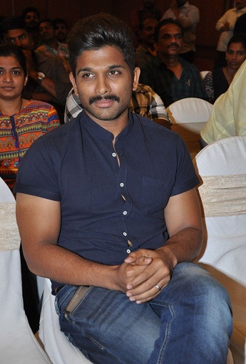 Allu Arjun @ Rudrama Devi Film Succes Meet Stills