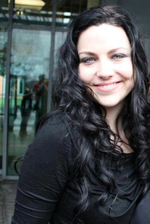 Amy Lee uden makeup 8