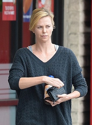 Charlize Theron uden makeup