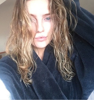 Perrie Edwards smink nélkül5