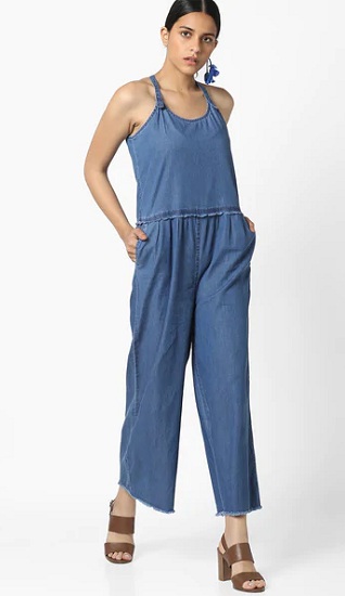 Jumpsuit med halterneck -denim -flare