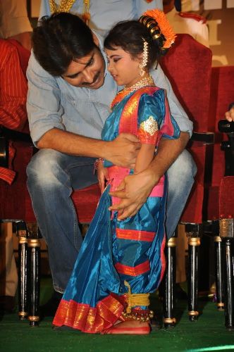 Pawan Kalyan med og uden makeup 5