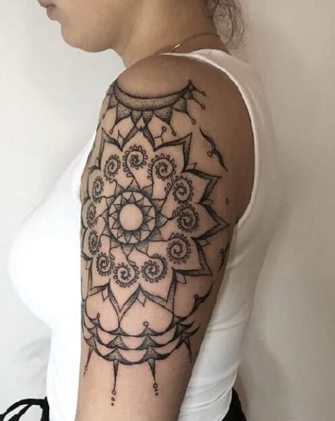 Mandala tatovering til piger