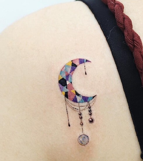 Hold bájos tetoválás
