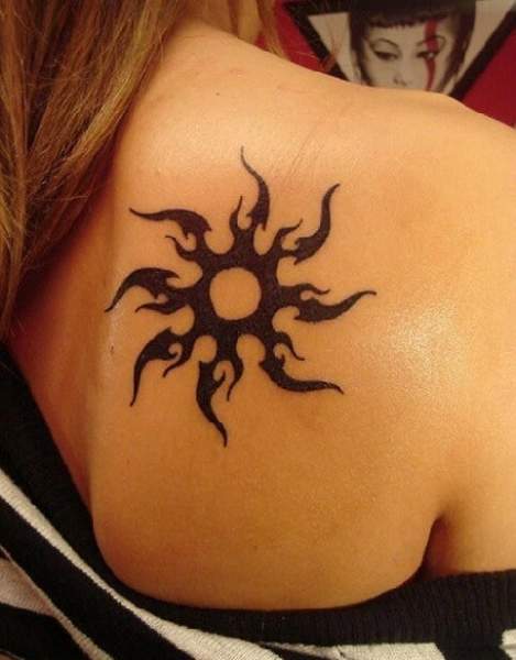 Sun Tattoo Designs med betydninger