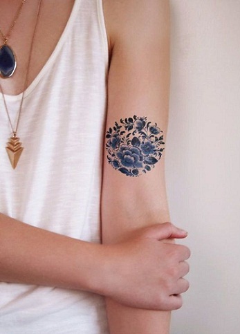 Blomstret tatoveringsdesign