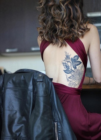 Semi-back tatoveringsdesign til kvinder