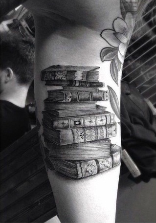 Könyvek tetoválás