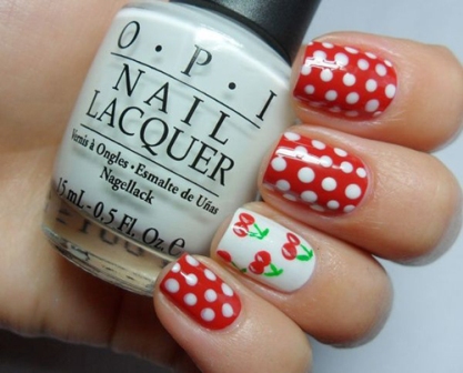 Cherry Fruit Nail Paint Design med Polka Dots