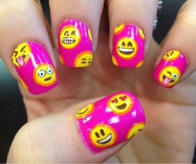 Gyönyörű Smiley Nail Art Design