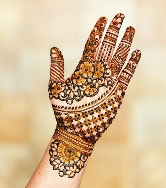 Teljes kézzel arab Mehendi Design