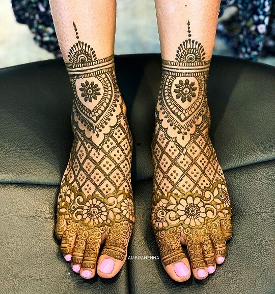 Enkelt arabisk Mehndi -design til fødder