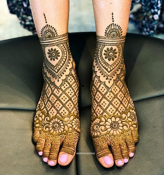 Egyszerű arab Mehndi Design lábakhoz