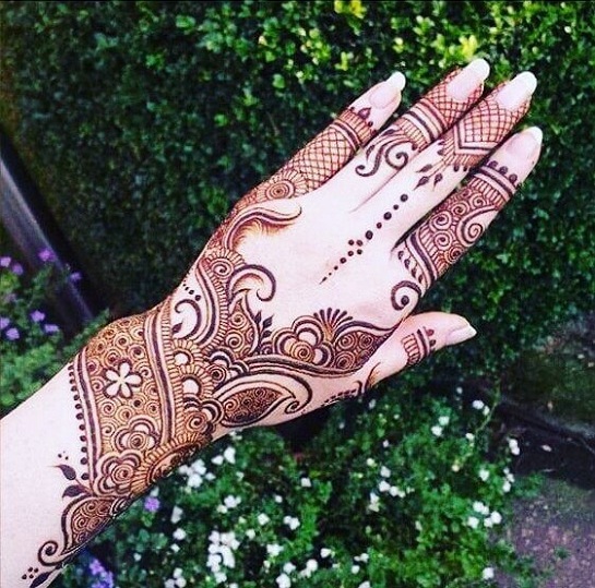 Hátsó kéz arab Mehndi Design