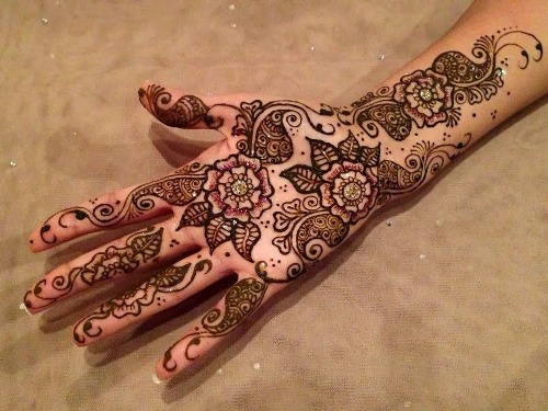 Árnyékos és csillogó Henna Mehndi