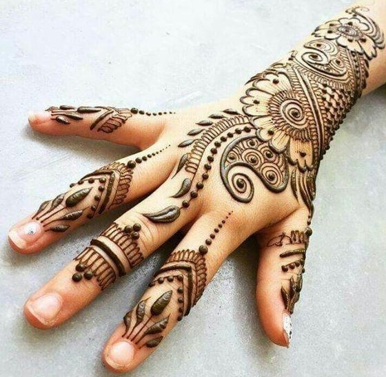 Freestyle Bold arab Mehndi Design