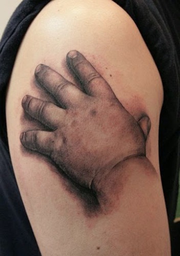Babys hånd 3d tatovering