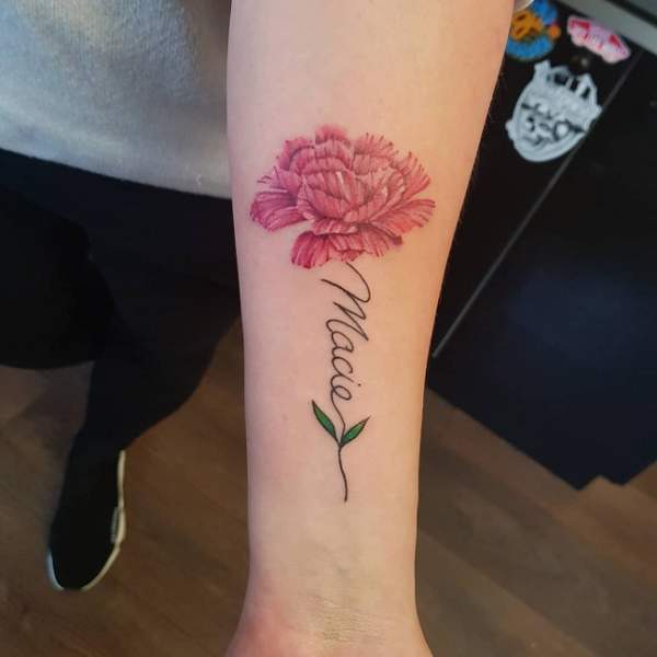 Nelliker tatovering med et navn