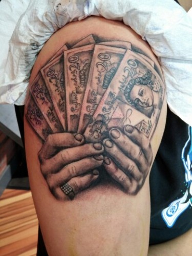 pénz jel tetoválás