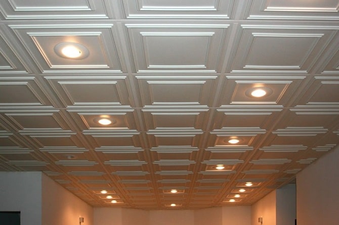 Design af loftsfliser i PVC