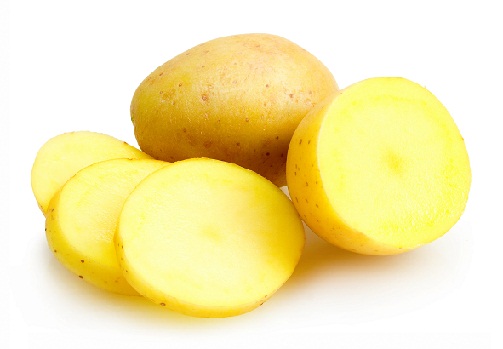 Kartofler til fjernelse af mørke cirkler under øjnene