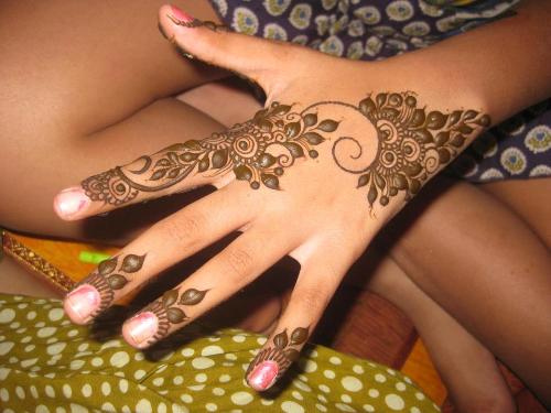 Egyszerű Mehndi Designs for Girls