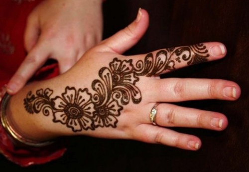 simpelt Mehndi -design på bagsiden