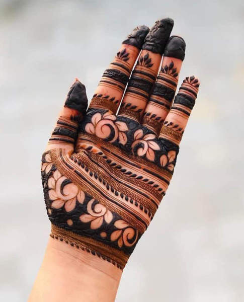 Sort Henna Design