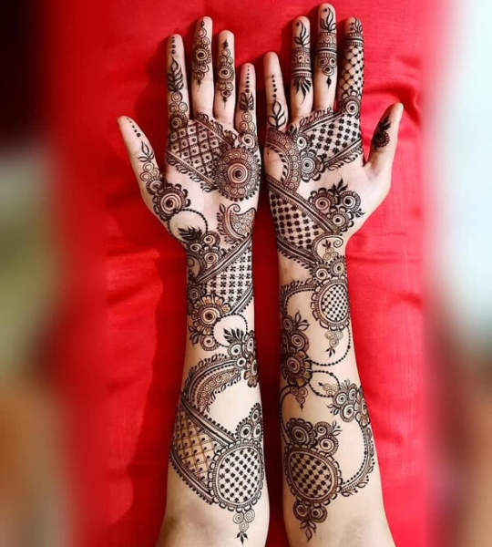 Fuld hånd Mehndi Design