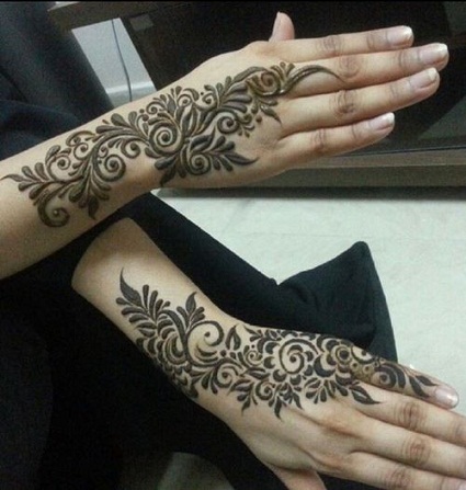 Egyszerű levelek és virágok Mehndi Design