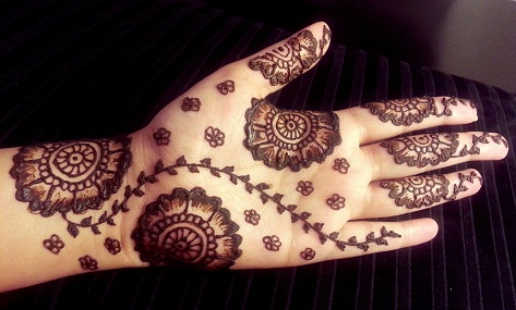 Blomster og blade Mehndi Design