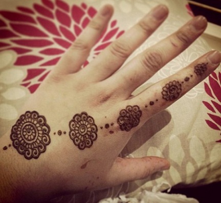 egyszerű arab mehndi design