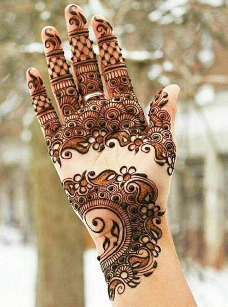 KÖNNYŰ MEHNDI DESIGNS