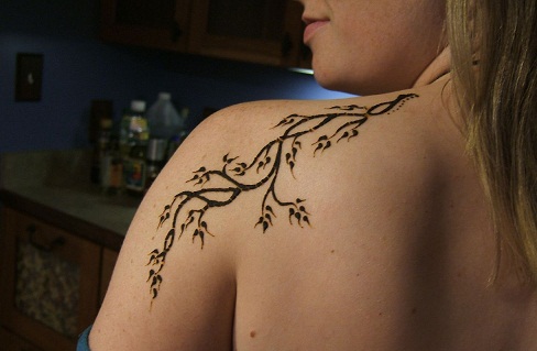 Enkel Henna skulder tatovering